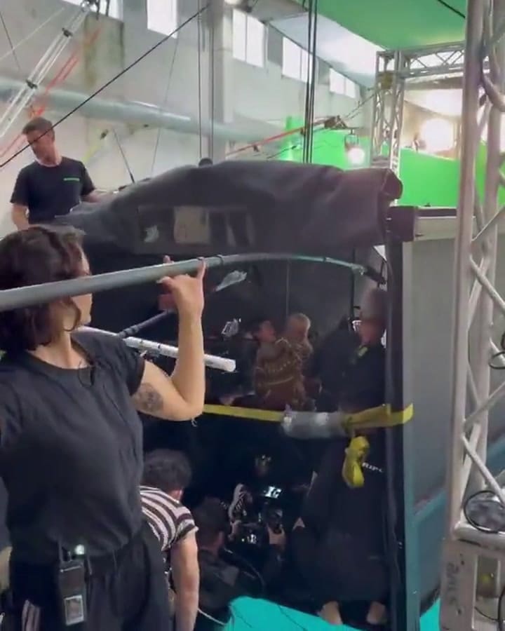 Video: así se grabó la escena que da inicio a En el barro con las protagonistas cuando caen al agua