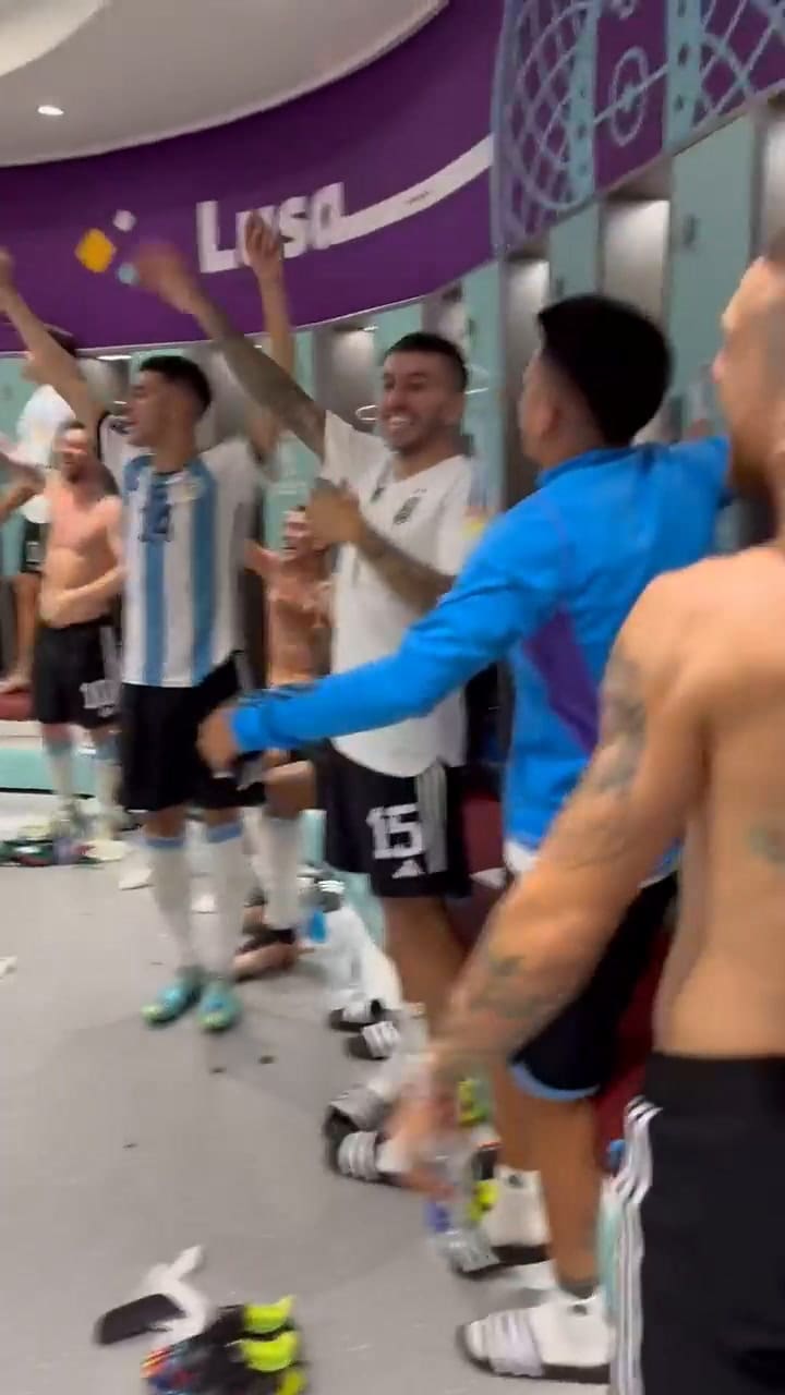 Los festejos del vestuario argentino, luego del triunfo ante México