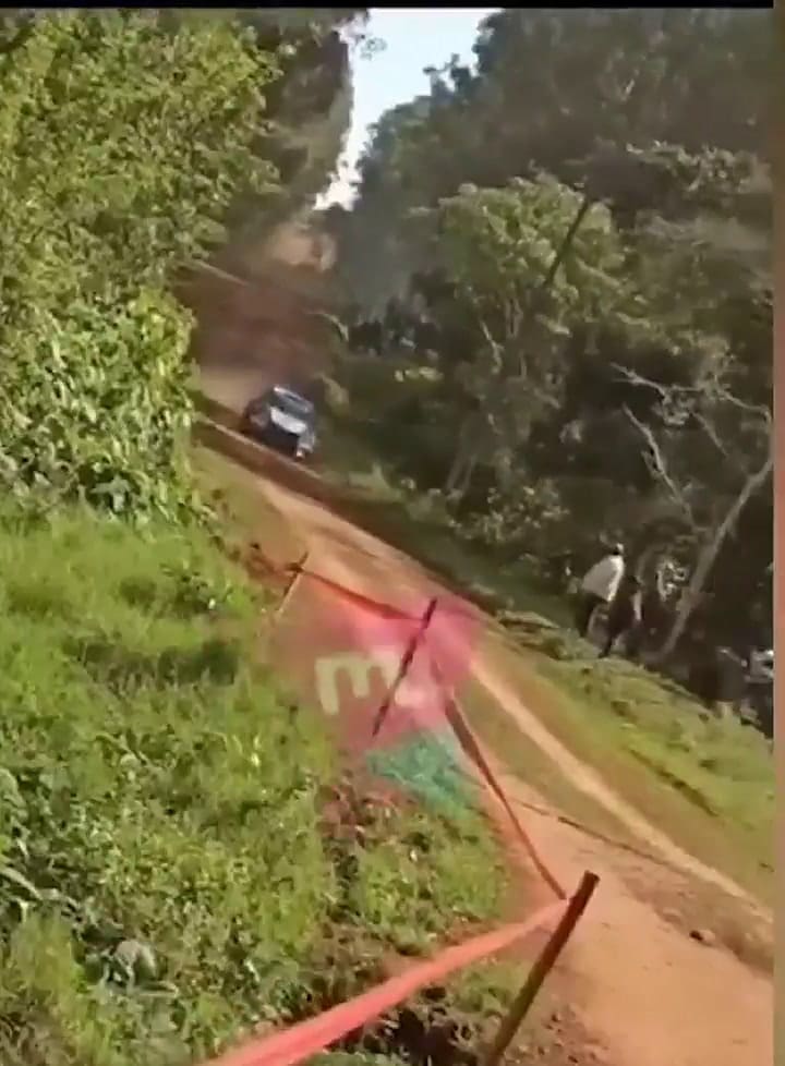 El momento del accidente en la carrera de Rally. Crédito: Misiones Online