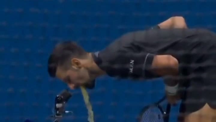 La pesadilla de vómitos de Djokovic ante Navone en el US Open