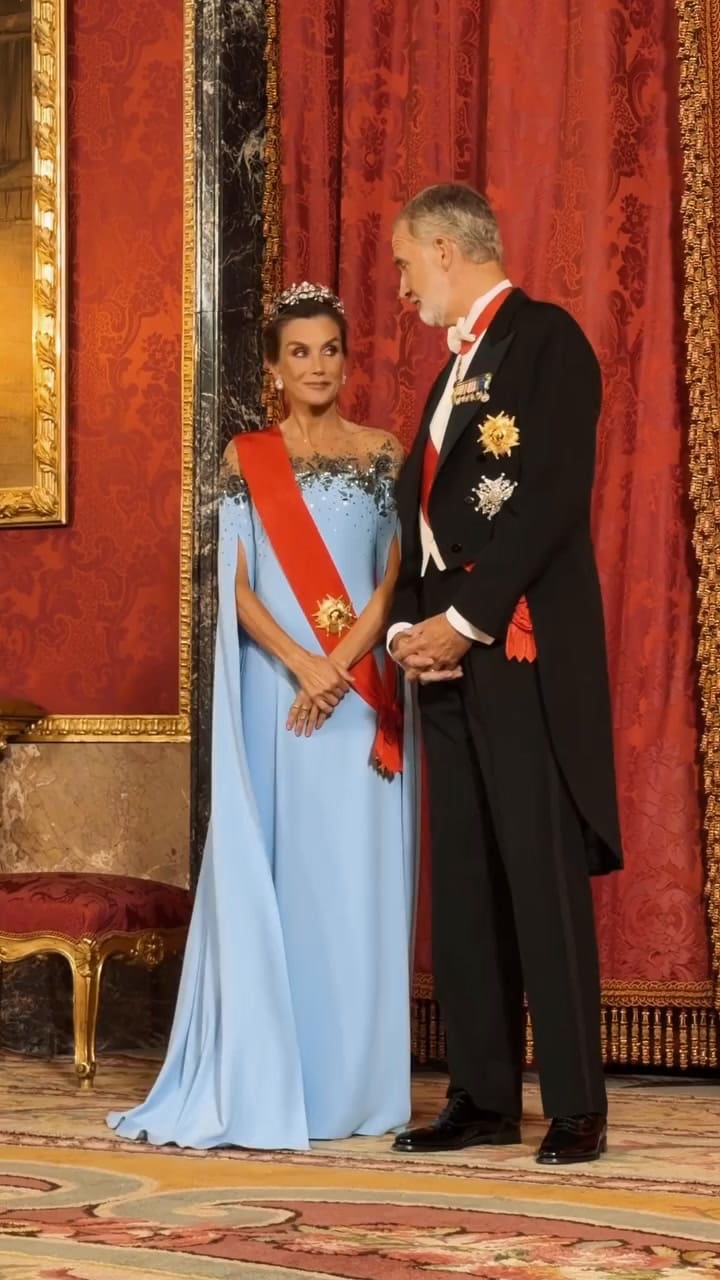 El Palacio Real de Madrid volvió a convertirse en escenario de una de las citas más destacadas de los últimos tiempos con motivo de la visita de Estado del presidente de Francia y la primera dama, Emmanuel y Brigitte Macron