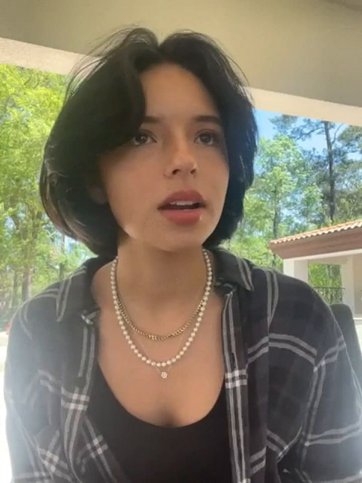 El descargo de Ángela Aguilar tras las repercusiones por sus fotos con Gussy Lau