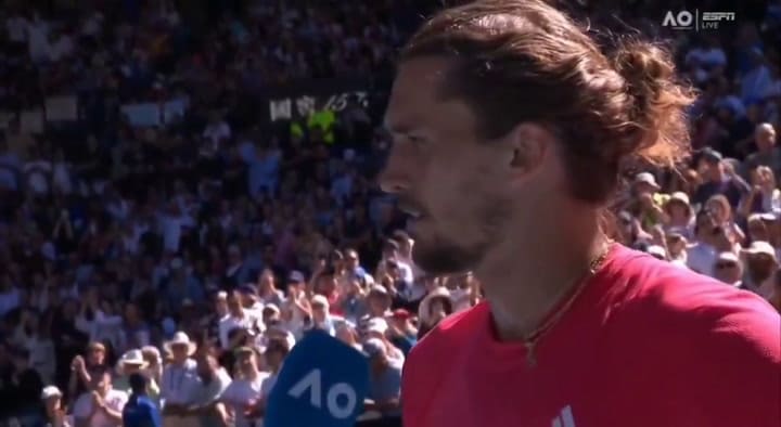 Zverev habla al público tras los abucheos a Djokovic