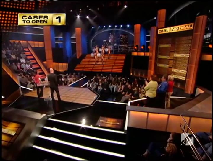 Meghan Markle durante su participación en el equipo del programa Deal or No Deal
