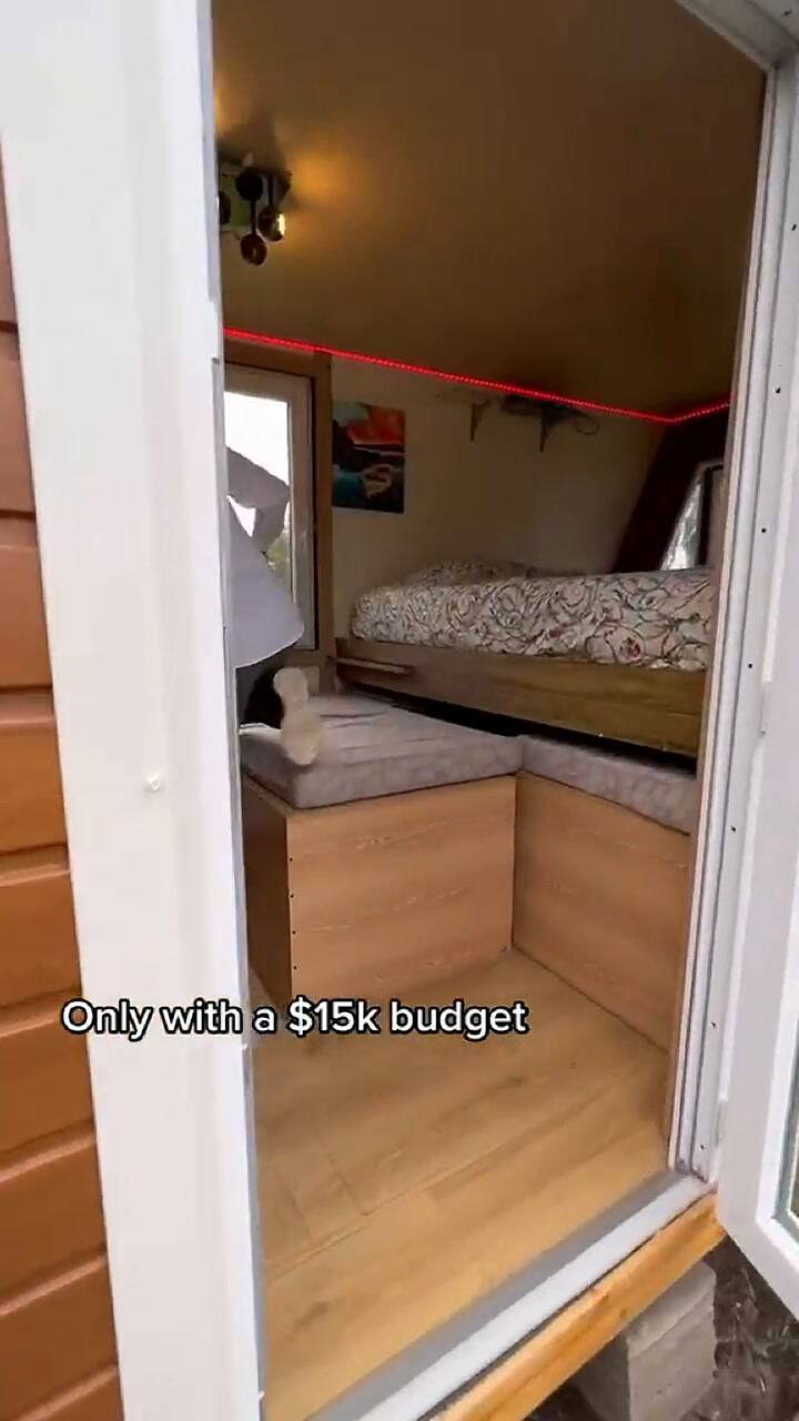 El hombre construyó su casa con una inversión de US$15.000