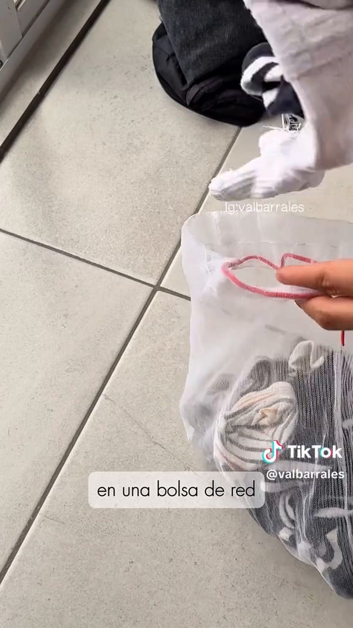 Una tiktoker reveló su truco para no perder calcetines en la lavadora