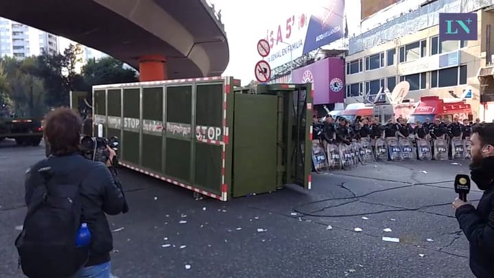 La 'supervalla' que impidió el piquete en Puente Pueyrredón
