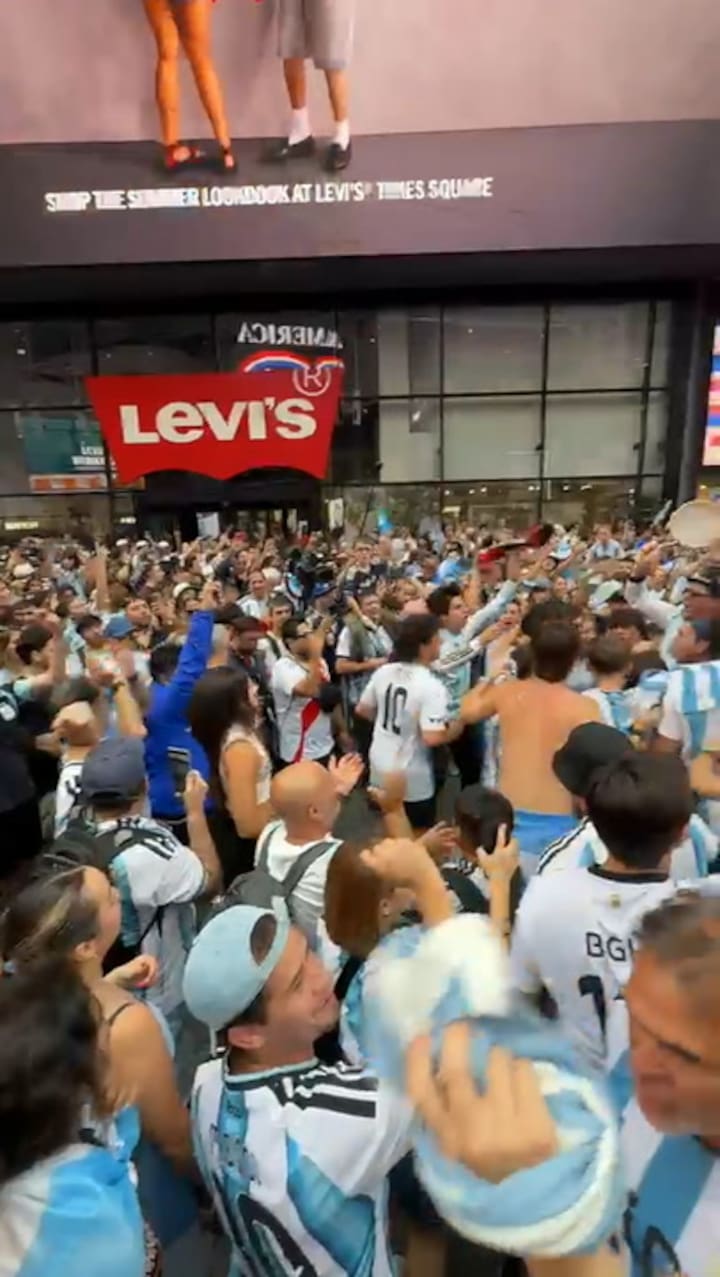Banderazo argentino en Times Square