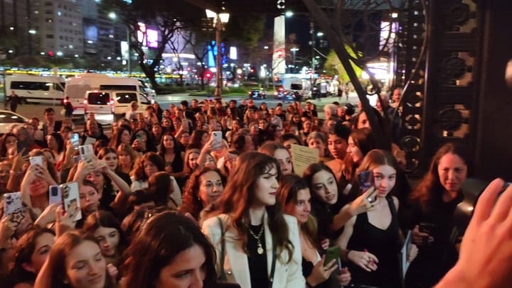 El saludo de Marianela Núñez a sus fans y el momento en que lanza las zapatillas de punta