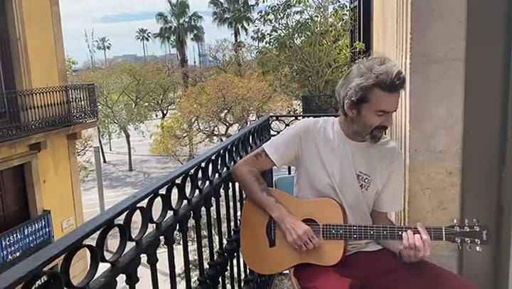 VUELVO