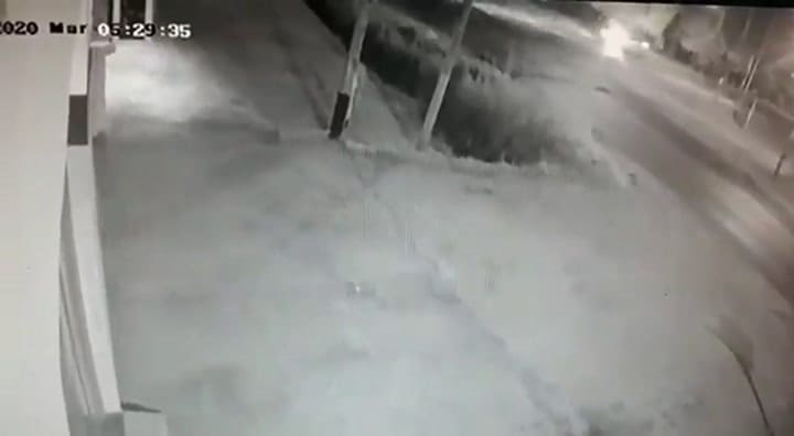 Así se incrustó el automóvil Citroen frente a una vivienda de 60 y 152.