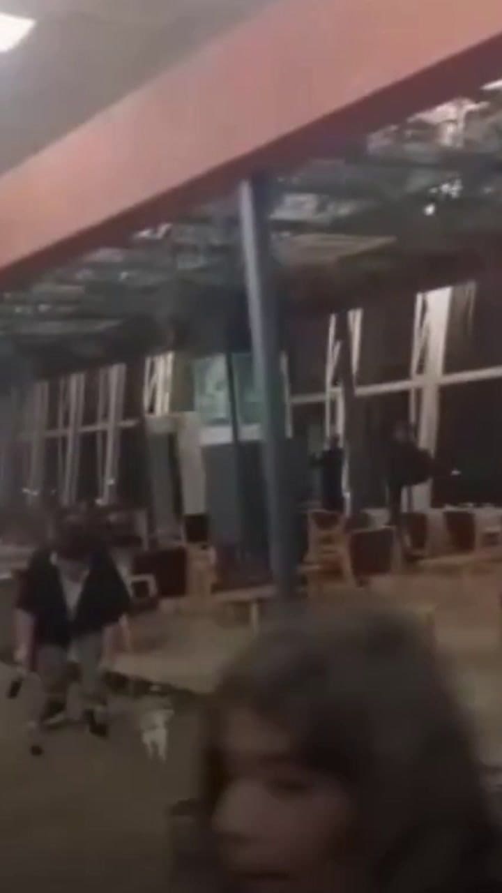Temporal en el AMBA: se cayó parte del techo en Aeroparque por la tormenta en la Ciudad
