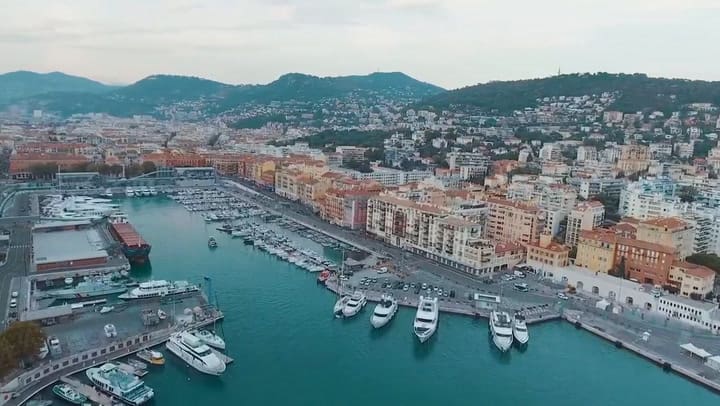 Niza, una de las joyas de la Costa Azul, vista desde un drone - Fuente: YouTube