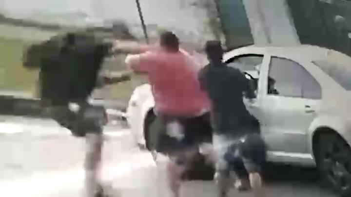 Lo balearon con una escopeta frente a su familia