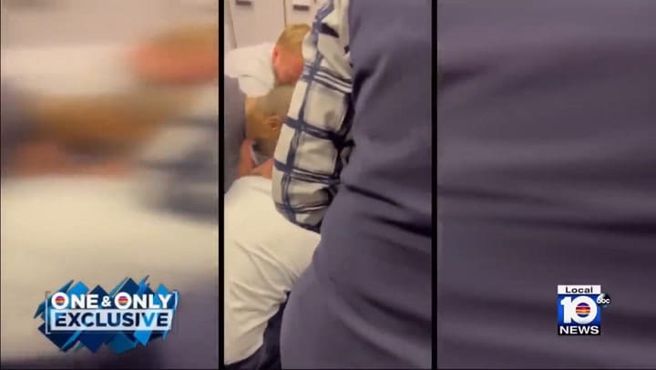 Pasajeros de un avión tuvieron que controlar a un hombre que sufrió un ataque nervioso en un vuelo