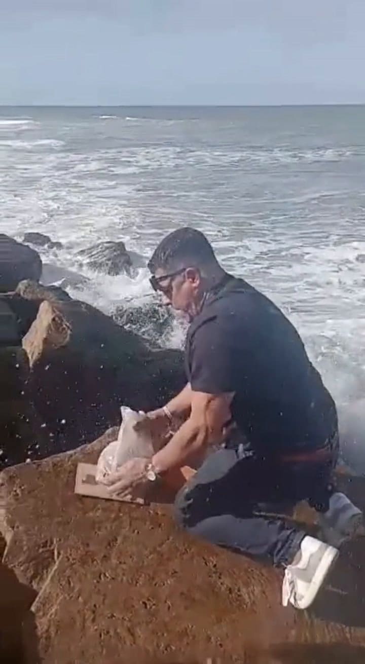 Feliz Cumpleaños A Mi Papá Que Una Vez Nos Tiró Encima Las Cenizas Del Abuelo