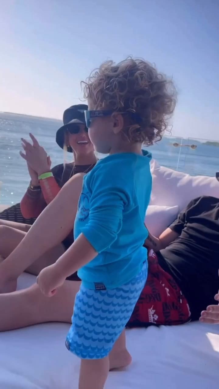 Armani junto a su hijo cuando cumplió 2 años