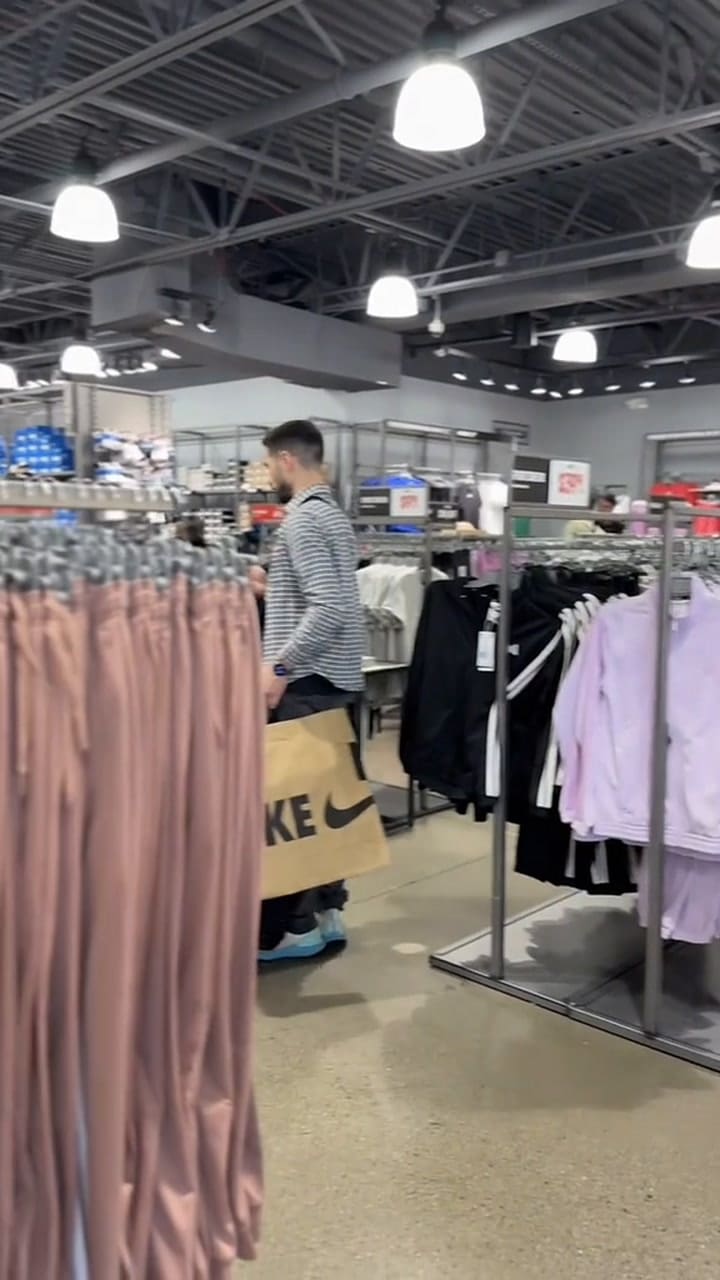 Es latina y revela cuáles son los mejores outlets de California