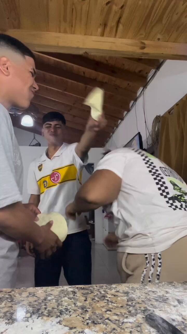 Tiago y Camilota compartiendo un momento de hermanos