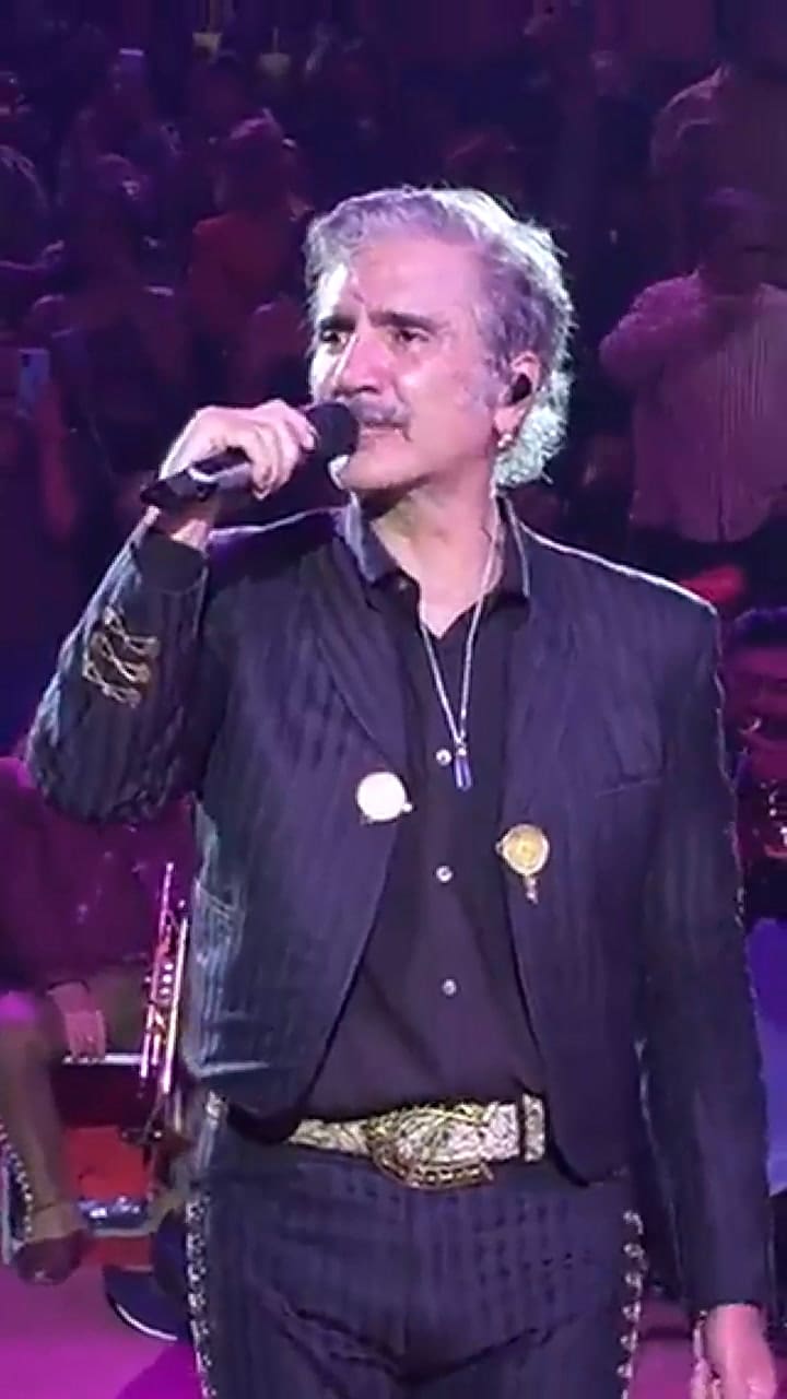 Alejandro Fernández sorprendió a muchos en su presentación en la Feria de Texcoco, en México