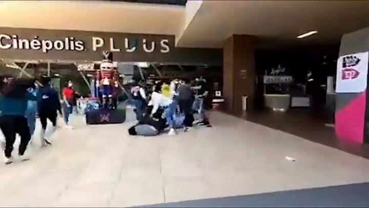 Pelea en el cine México