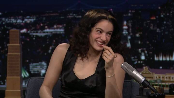 Rosalía contó el motivo por el que se esconde de su guardaespaldas (Video: X @fallontonight)