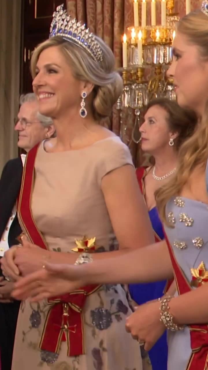 Los looks de gala de la reina Máxima y la princesa Amalia