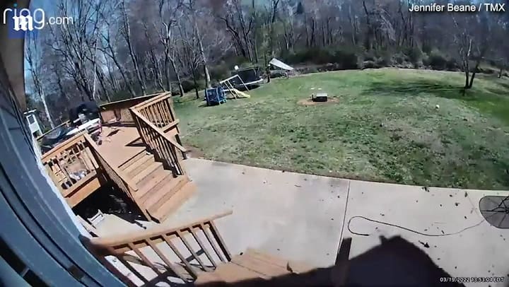 El viento en Carolina del Norte voló un castillo inflable y casi arrastra a un niño