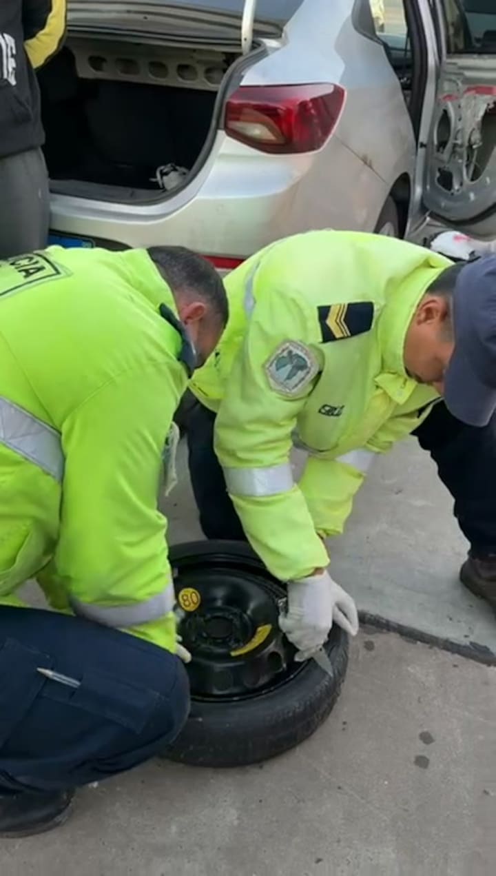Secuestraron 40 kilos de MDMA y 10.000 pastillas de éxtasis ocultos en tres autos con patente brasileña