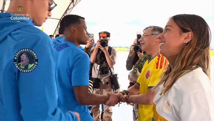 Polémica en Colombia por el supuesto desaire de los jugadores de la selección a Petro y su hija