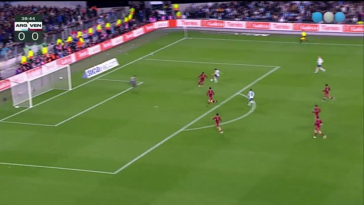 El gol de Messi ante Venezuela (GIF)