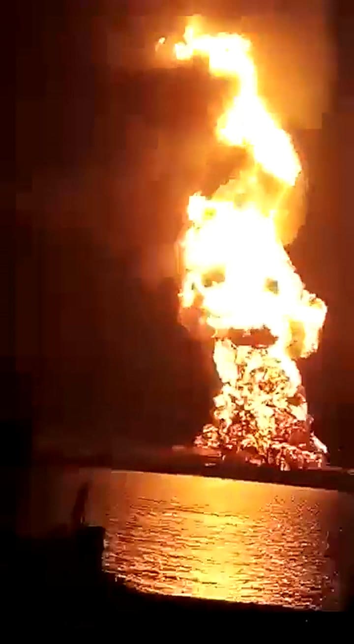 Las impactante imágenes de la explosión de un tanque de combustible en Cuba 6