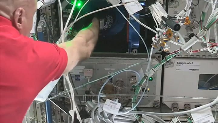 Cómo los astronautas hornearon galletitas de chocolate en órbita - Fuente: Associated Press