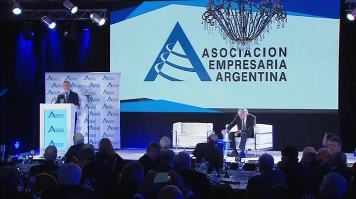 Macri: 'Son medidas que no nos gustan y que solo se justifican en la emergencia' - Fuente: YouTube
