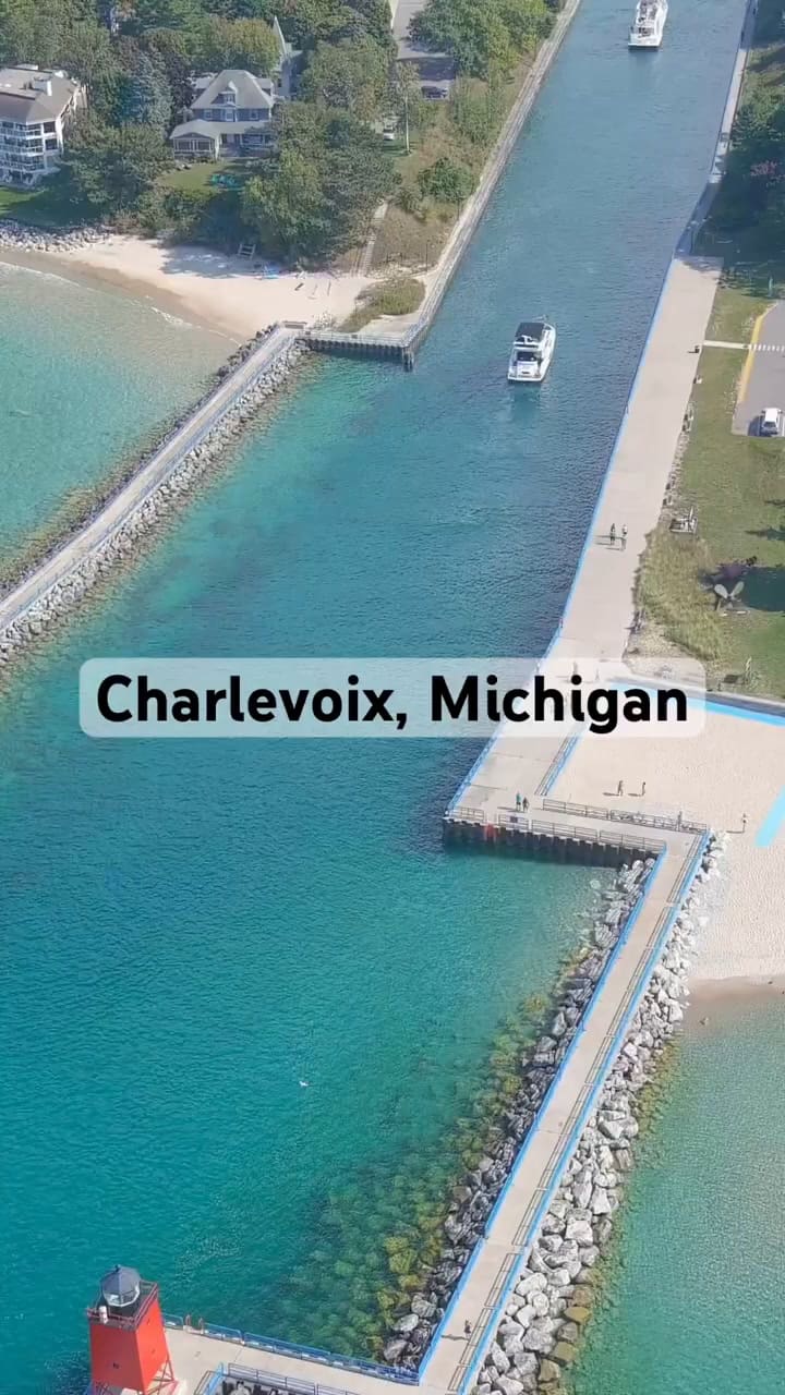 Vistas aéreas de Charlevoix, Michigan.