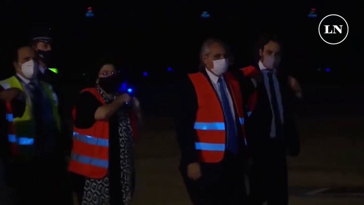 Coronavirus: Alberto Fernández recibió en Ezeiza las vacunas que llegaron de China