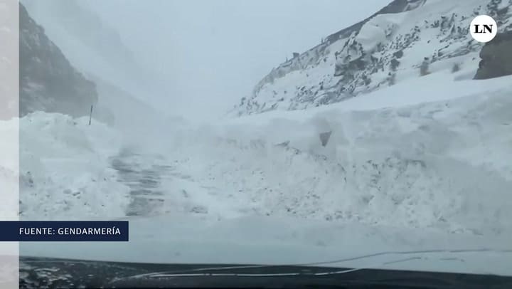 Temporal de nieve en el cruce Cristo Redentor