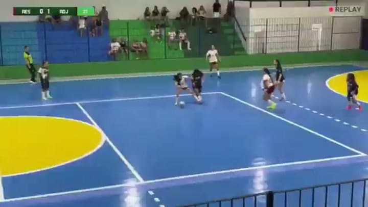 Una jugadora de futsal pateó la cabeza de su rival y fue suspendida por cinco años