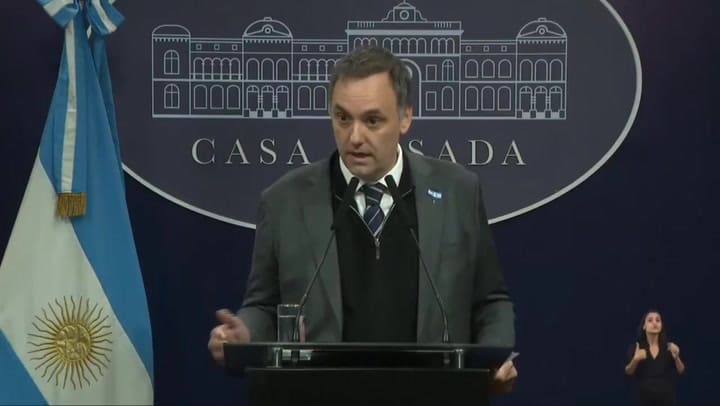 Adorni: "Estoy cansado de repetir que el 9 de diciembre renuncio"