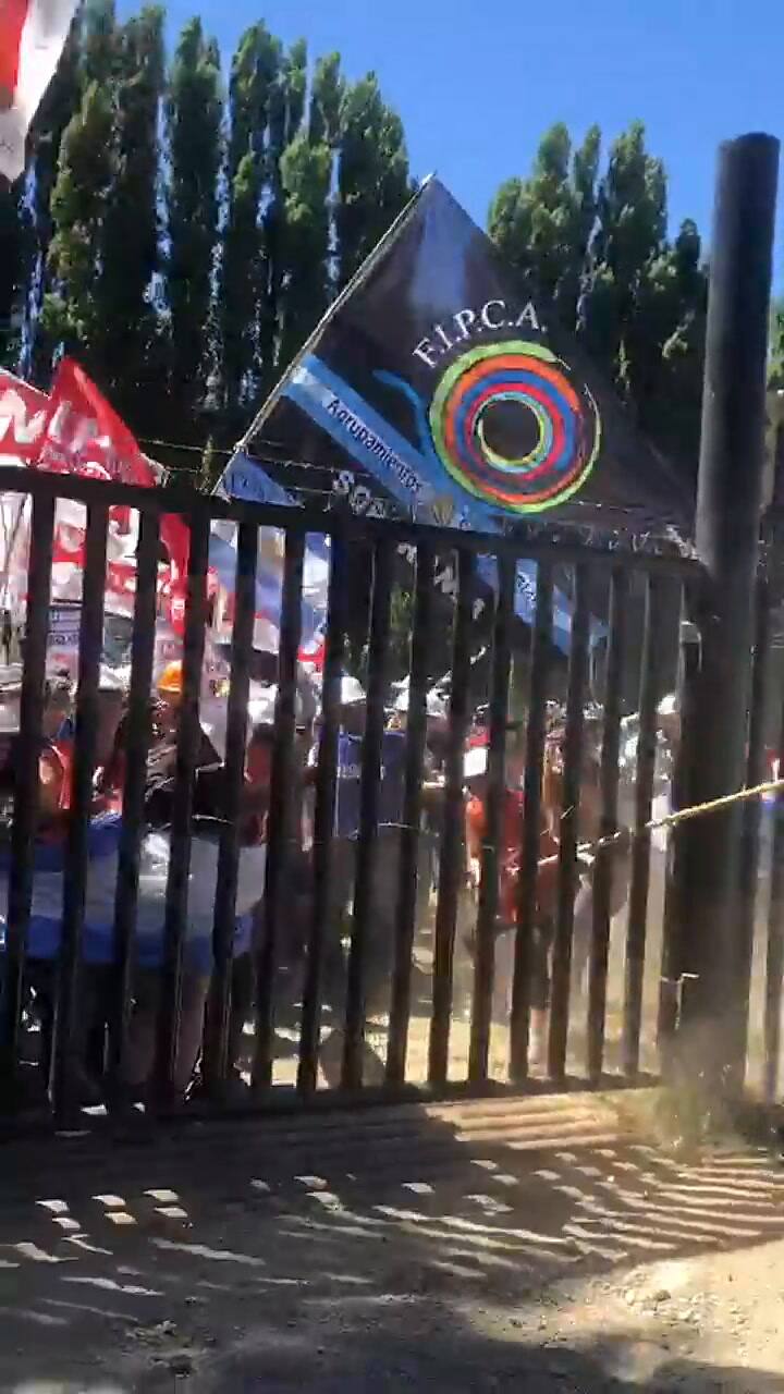 Lago Escondido, protesta en el acceso al camino de Tacuifí