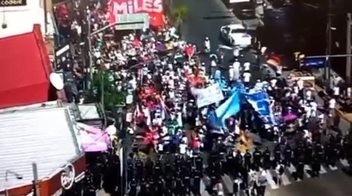 Jorge Macri publicó un video de los piqueteros pegando la vuelta