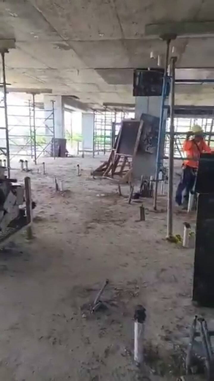 Albañiles rezan a Dios que el edificio donde trabajaban aguantara el terremoto
