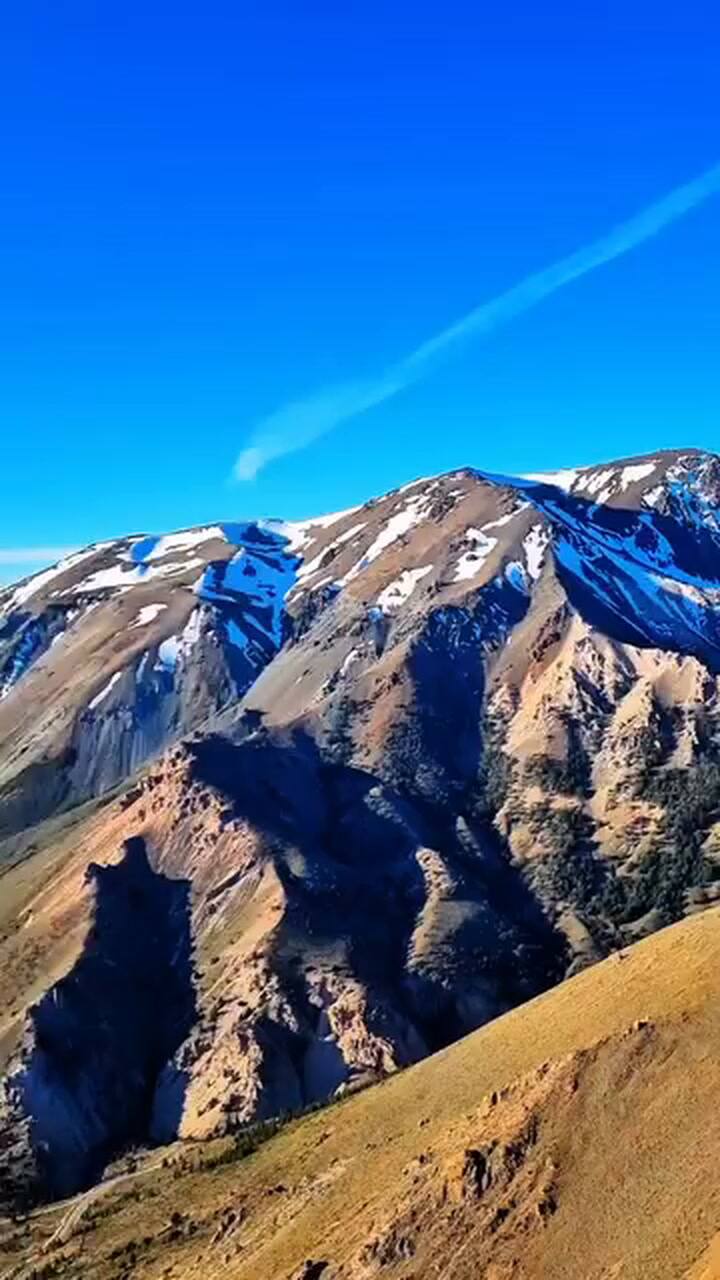 Vuelo libre sobre Esquel con vistas a la cordillera y los valles patagónicos