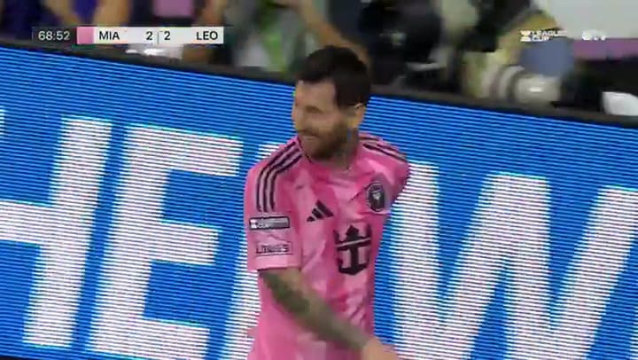 El jugador con pasado en San Lorenzo abrazó a Messi y lo levantó del piso