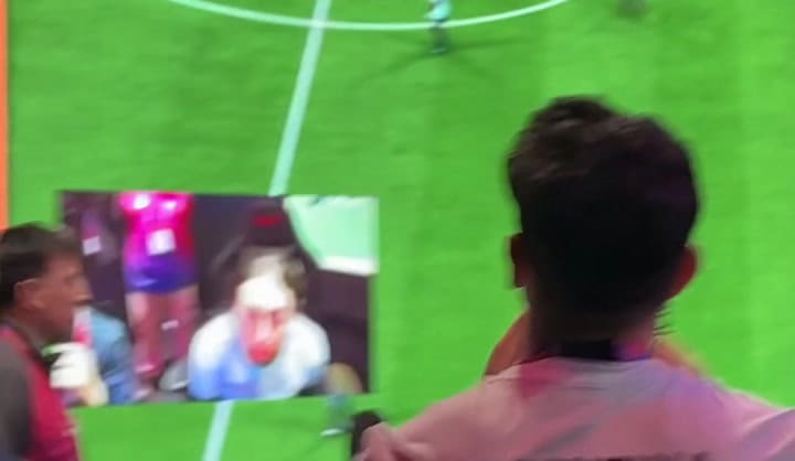 La reacción de la tribuna tras el gol a último minuto de Daniela Arias en el FC 26 de los Juegos Suramericanos