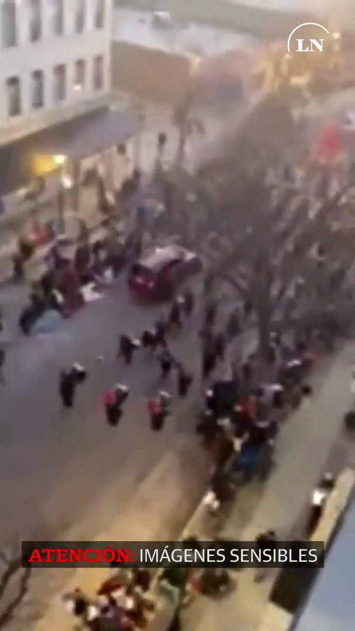 Así fue el momento en que la camioneta atropelló a una multitud en EE.UU.