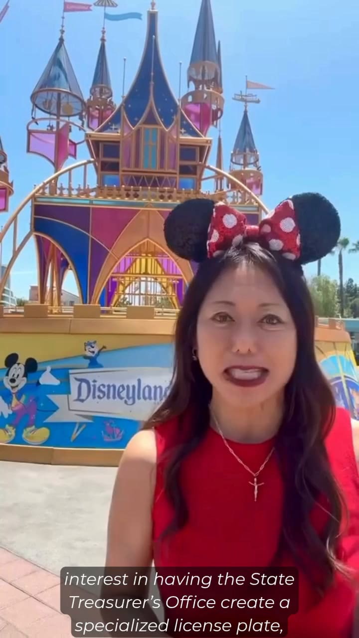 Fiona Ma anunció una iniciativa para crear una placa de vehículo especializada de Disneyland