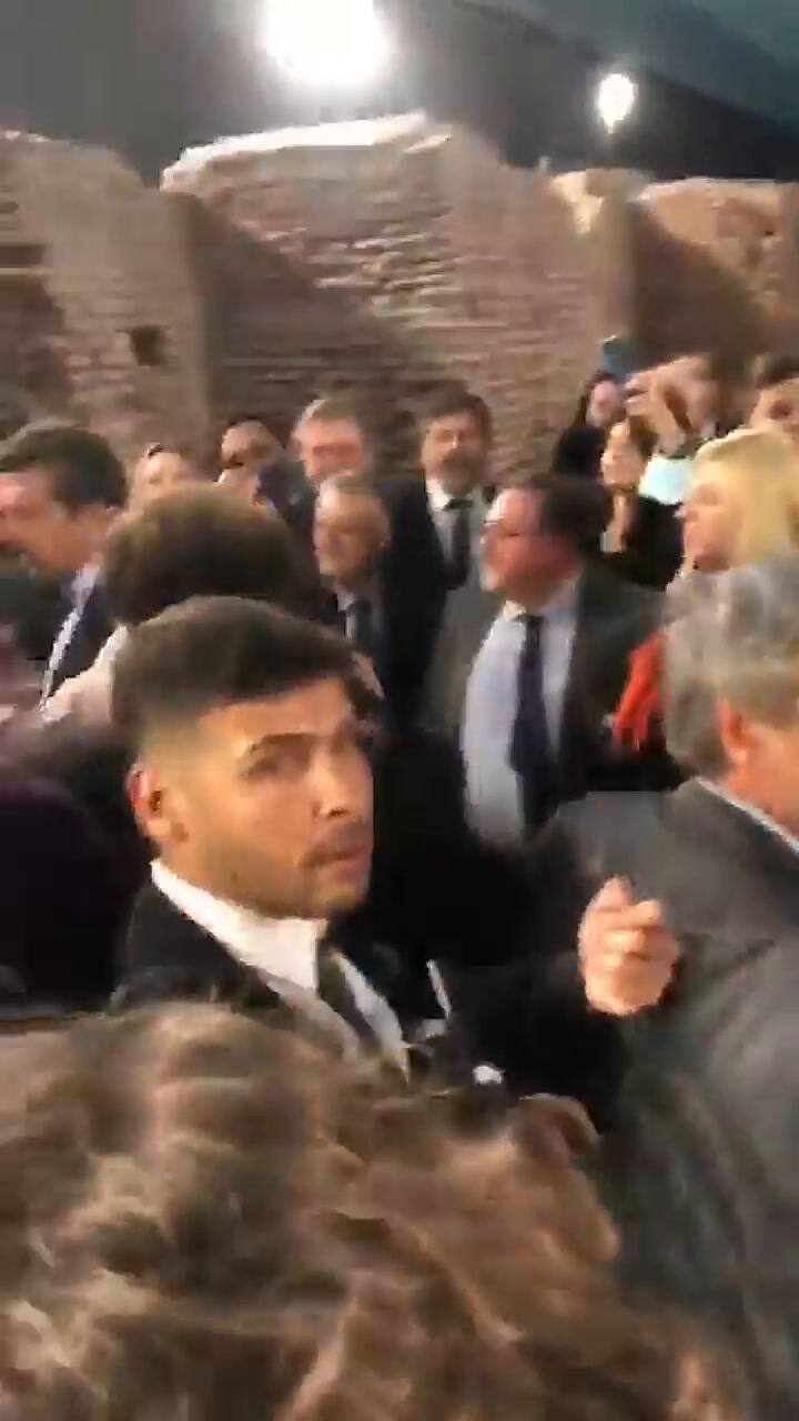 Massa hizo callar a los dirigentes del Frente Renovador que cantaban y saltaban en la jura