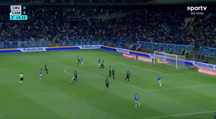 Keny Arroyo metió un golazo para Cruzeiro
