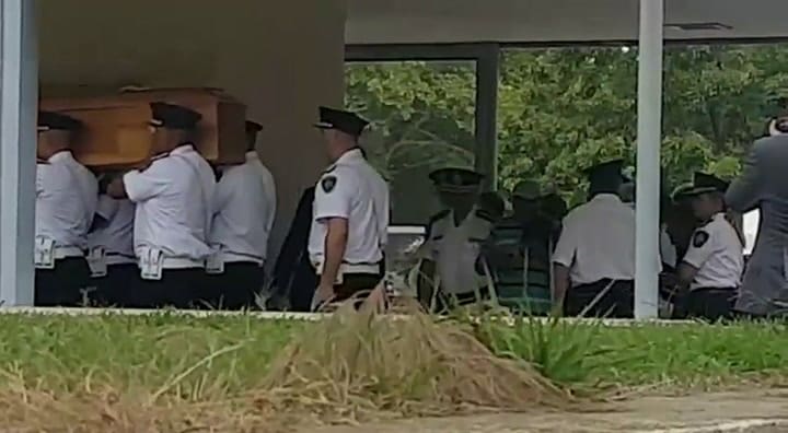 La inhumación de la oficial de policía Maribel Nélida Zalazar en el cementerio de Chacarita